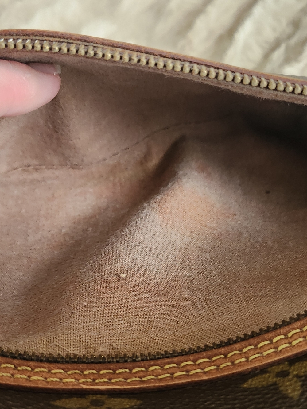 Louis Vuitton Monogram Marly Dragonne GM Wristlet - Picture 4 of 16